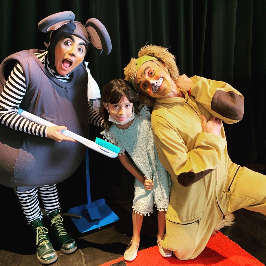 El ratón Max y el perro Aldo en la sesión de fotos con el público 